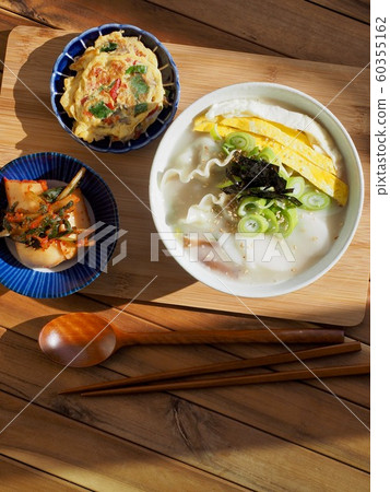 Korean traditional food rice cake dumpling soup Korean traditional food rice cake dumpling soup 60355162