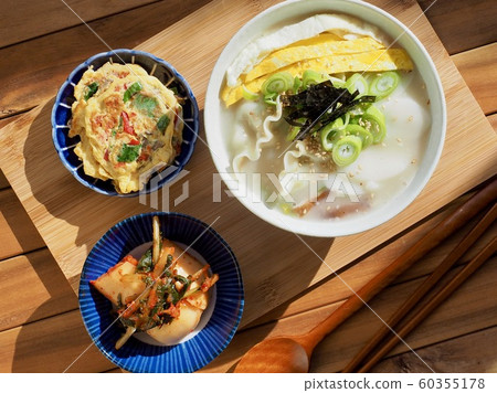 Korean traditional food rice cake dumpling soup Korean traditional food rice cake dumpling soup 60355178