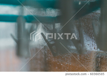 多雨的窗戶 多雨的窗戶 60360585