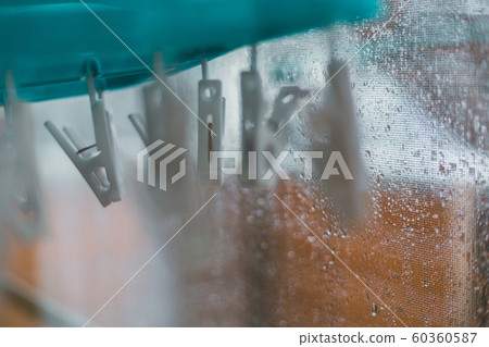 多雨的窗戶 多雨的窗戶 60360587