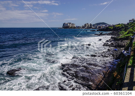 Beautiful sea and cliff in Jeju Island 60361104