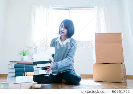獨居女性移動簡約 60361701