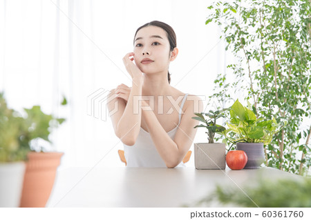 自我按摩的女性 60361760