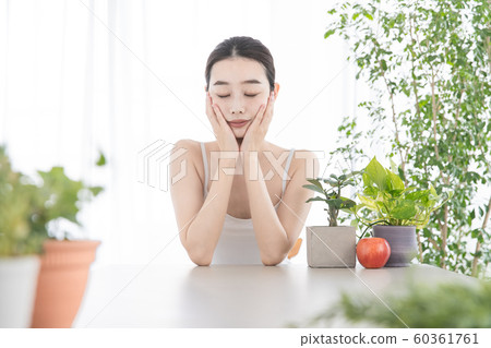 Women who self-massage 60361761