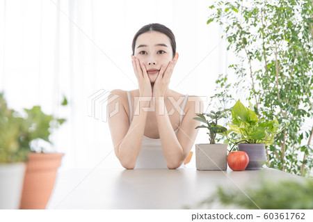自我按摩的女性 60361762