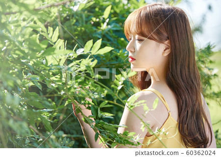 Woman beauty nature 60362024