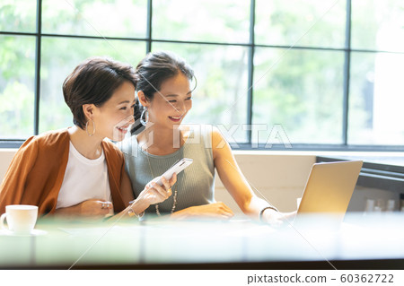 Ladies Cafe Friend Smile 60362722