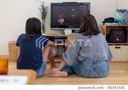 family, viewing, Television watching 60363385