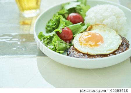 Hamburger one plate food 60365418