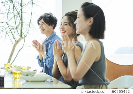 Men and women companion lifestyle Men and women companion lifestyle 60365432