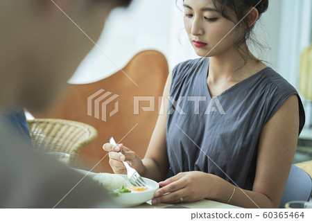 男女伴侶生活方式 60365464