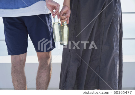 Men and women couples sake 60365477