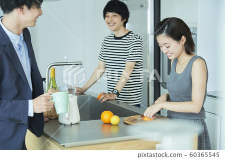 Men and women companion lifestyle 60365545