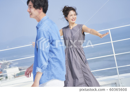 Men and women couple lifestyle 60365608