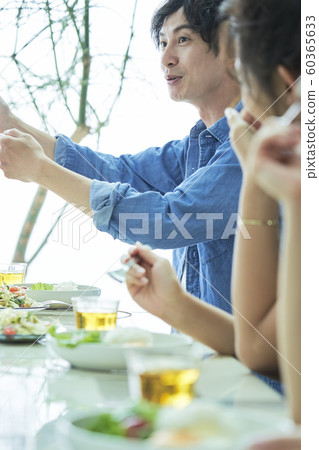 Men and women couple lifestyle 60365633