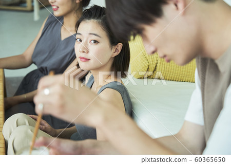 Men and women companion lifestyle Men and women companion lifestyle 60365650