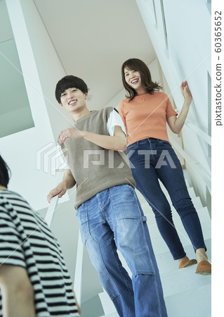 Men and women companion lifestyle Men and women companion lifestyle 60365652