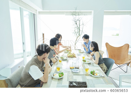 Men and women companion lifestyle Men and women companion lifestyle 60365653