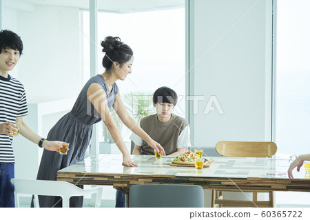 Men and women companion lifestyle Men and women companion lifestyle 60365722
