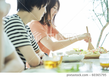 Men and women companion lifestyle Men and women companion lifestyle 60365795