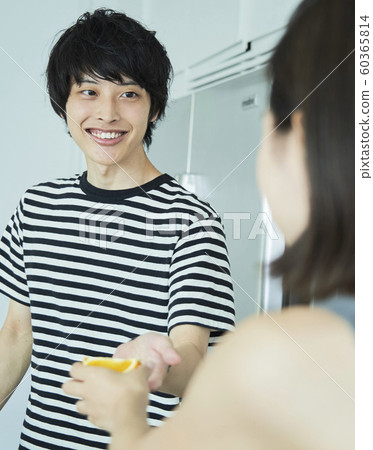 Men and women couple lifestyle Men and women couple lifestyle 60365814