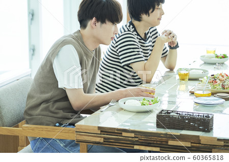 Men and women companion lifestyle Men and women companion lifestyle 60365818