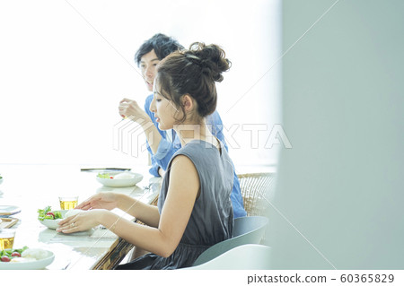 Men and women couple lifestyle 60365829