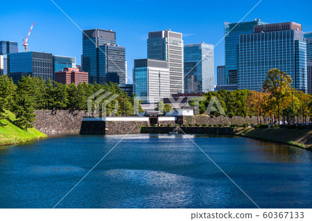 <Tokyo> The Marunouchi Office Building and Imperial Palace in Japan 60367133