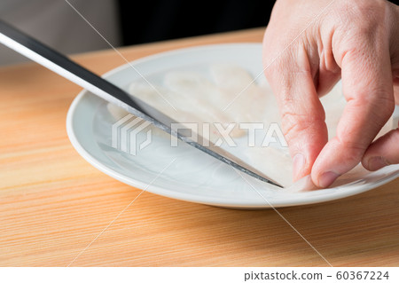 In front of the board to draw the thin skin 60367224