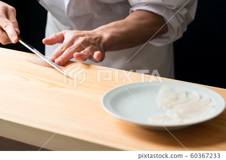 In front of the board to draw the thin skin In front of the board to draw the thin skin 60367233