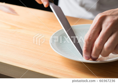 In front of the board to draw the thin skin In front of the board to draw the thin skin 60367236