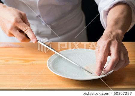 In front of the board to draw the thin skin In front of the board to draw the thin skin 60367237
