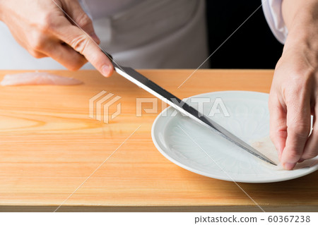 In front of the board to draw the thin skin In front of the board to draw the thin skin 60367238