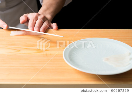 In front of the board to draw the thin skin 60367239