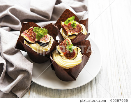 Cupkakes with figs 60367966