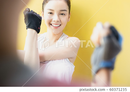 Women's sports stretch 60371235