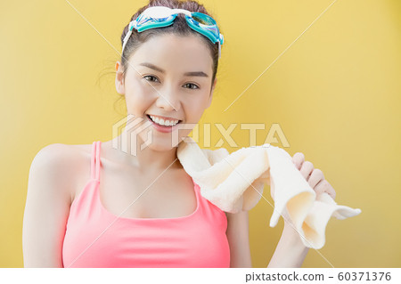 女子運動游泳 60371376