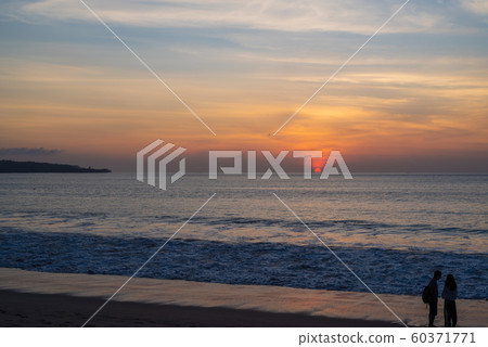 Setting sun 60371771