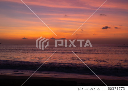 Setting sun 60371773