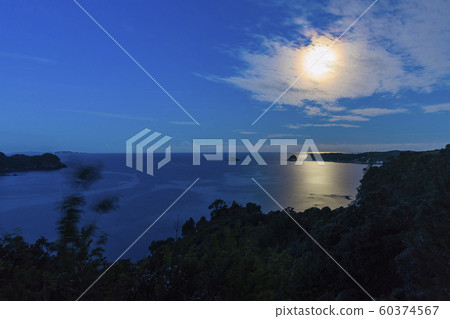 New Zealand Coromandel Peninsula, scenery from the hiking trail to Cathedral Cove Full Moon New Zealand Coromandel Peninsula, scenery from the hiking trail to Cathedral Cove Full Moon 60374567