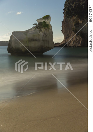 New Zealand Coromandel Peninsula, Cathedral Cove night view at full moon New Zealand Coromandel Peninsula, Cathedral Cove night view at full moon 60374574