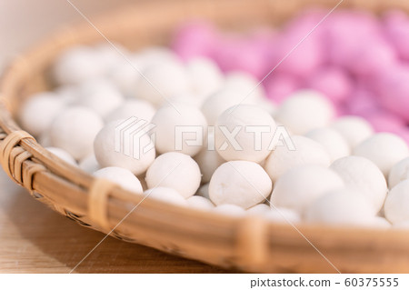 湯圓 冬至 元宵 元宵節 紅白 女性 製作 Making Tang yuan タンユエン 団子 60375555