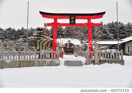 Photographing winter snow scenes in the precincts of Hokkaido Toshogu Shrine in Hakodate, Hokkaido Photographing winter snow scenes in the precincts of Hokkaido Toshogu Shrine in Hakodate, Hokkaido 60375559