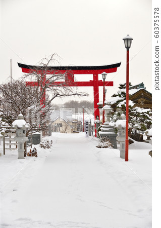 在北海道函館市北海道東照宮神社拍攝冬季雪景 在北海道函館市北海道東照宮神社拍攝冬季雪景 60375578