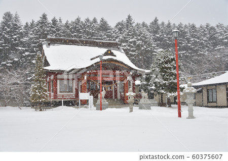 在北海道函館市北海道東照宮神社拍攝冬季雪景 在北海道函館市北海道東照宮神社拍攝冬季雪景 60375607