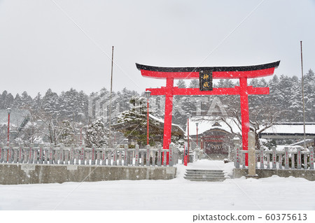 在北海道函館市北海道東照宮神社拍攝冬季雪景 在北海道函館市北海道東照宮神社拍攝冬季雪景 60375613