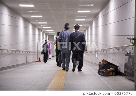 地鐵無家可歸，貧窮，貧窮， 60375773
