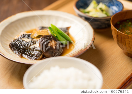 燉比目魚套餐 60376341