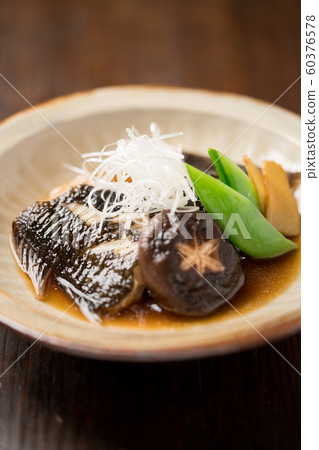 燉的比目魚 60376578