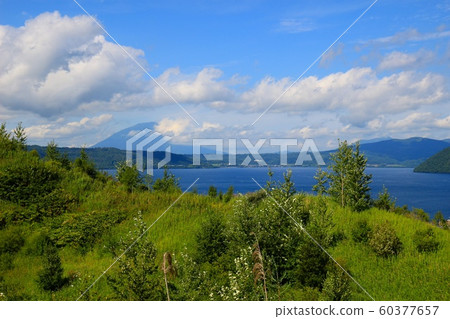 從Kamena火山口災難的看法仍然是走道 60377657
